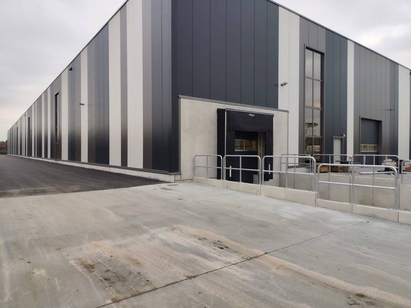 Elektroarbeiten in der Halle von Huesker Coating